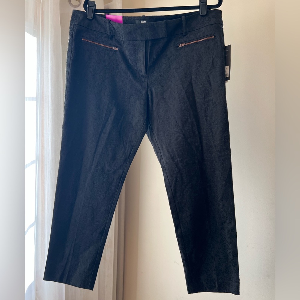 NWT Mossimo black damask fabric ankle pants. Size 18. Zippered front pockets.